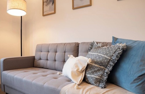 Woodley Casa | Valarie - 3 Bedroom house with Parking