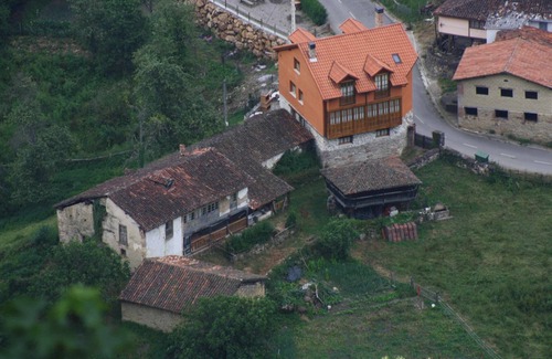 Vigidel Apartamento | Apartamentos Valdecarzana . Braña La Viciella Senda del Oso, 3 km de San Martin.