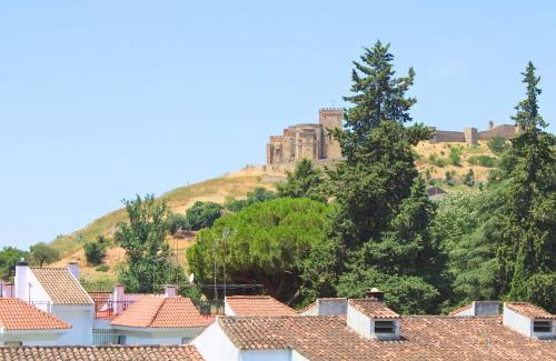 Aracena Casa | Valdehelechoso Vistas al Castillo by SIERRA VIVA