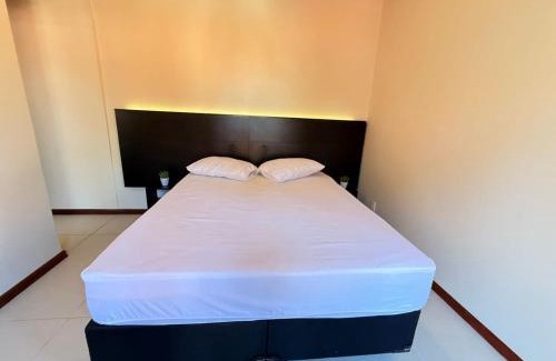 Vale dos Pinheiros Apartamento | Vale - Suítes Exclusivas (Bairro Nobre)