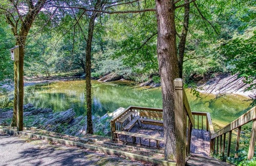 Sevierville Casa | Valhalla - Private Rustic Getaway cabin