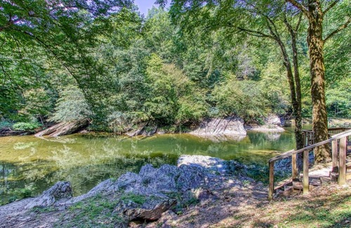 Sevierville Casa | Valhalla - Private Rustic Getaway cabin