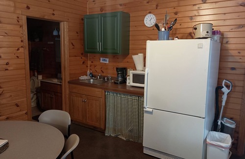 Washburn Cabina | Valhalla View Cabins Trail Side 1-bedroom North of Washburn with WiFi, AC