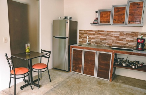 El Cerro Casa | Condominio Valle Pura Vida # 101. Cerca de todo. Nuevo tipo moderno apto.