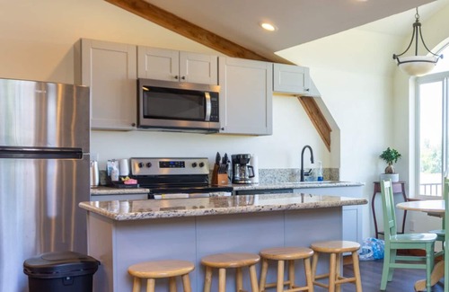 Woodburn Casa | Valle Verde Barn Loft: Rest and Relax on the Farm