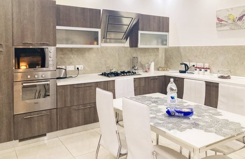 Kalkara Apartamento | Valletta and Grand Harbour Lookout Seaview Hot Tub BBQ