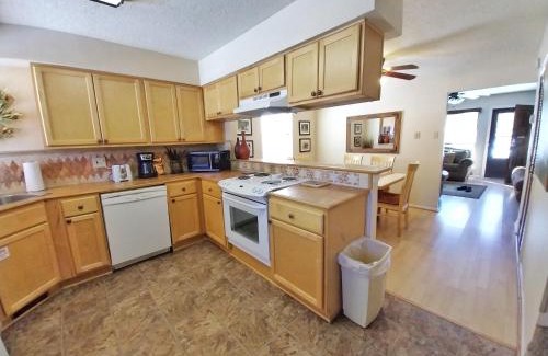 Red River Casa | Valley Condo 126 - Creekside - WiFi - Hot Tub - Fireplace - Washer - Dryer - Playground