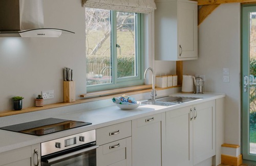 Georgeham Cabina | Valley Cottage Georgeham - Sleeps up to 4 - Dog Friendly Cottage