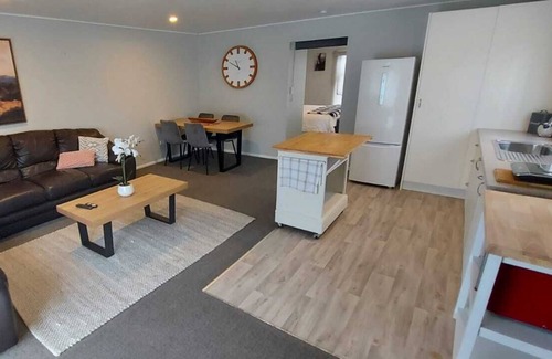 Waipawa Cabaña | Valley Cottage - Modern Cottage in a peaceful rural setting - close to town