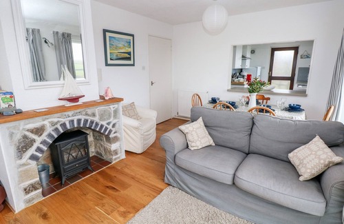 Penycwm Cabaña | VALLEY HIGH, pet friendly, country holiday cottage in Solva