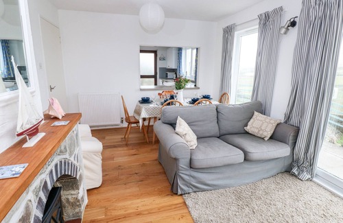 Penycwm Cabaña | VALLEY HIGH, pet friendly, country holiday cottage in Solva