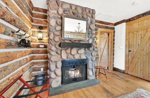 Huntsville Cama Y Desayuno | Valley House Inn Log Haven Suite