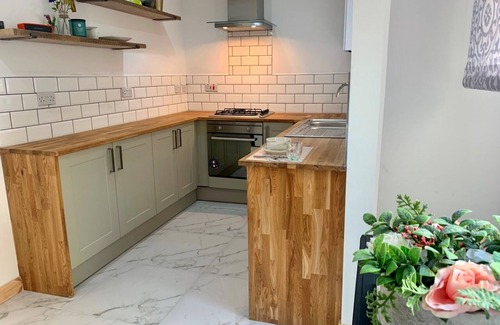Landore Casa | Valley house - Located just 5 minutes from the city centre
