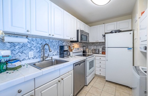 Kahana Condominio | Valley Isle 1108b 2 Bedroom Condo by RedAwning