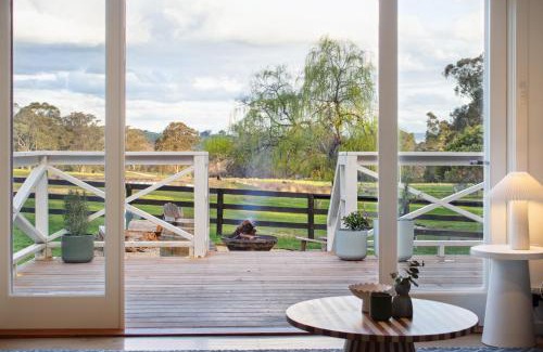 Merton Casa | Valley Park High Country Retreat - Farm Stay Feel, Tiny Home Vibes