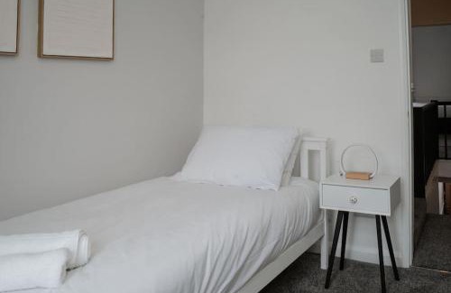 Crewe Casa | Valley Park House - By Sigma Stays