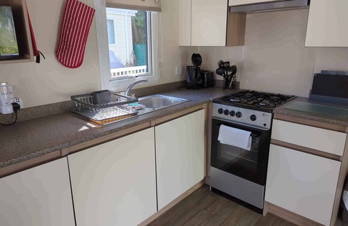 Hastings Casa | Valley View - 3 bedrooms with decking sleeps 8 (D/F)