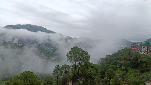 Dharampur Apartamento | Valley View at Twin Oaks