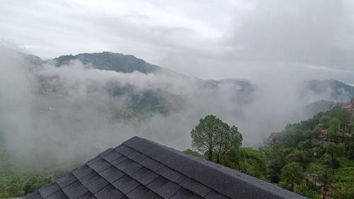 Dharampur Apartamento | Valley View at Twin Oaks