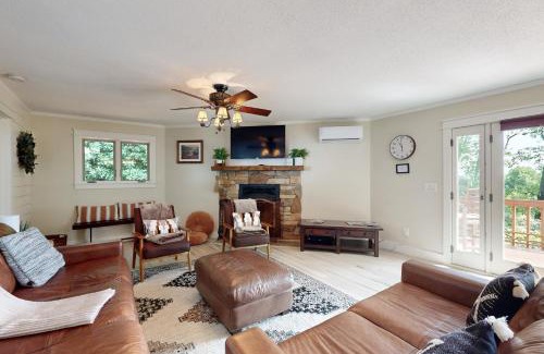 Waynesville Casa | Valley View Cottage