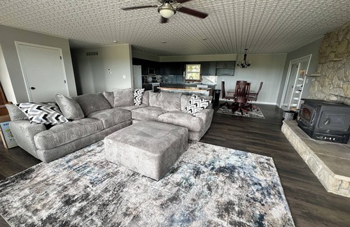 Manhattan Casa | Valley View Hideaway - Charming 2-bedroom house