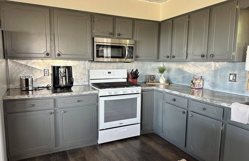 Manhattan Casa | Valley View Hideaway - Charming 2-bedroom house