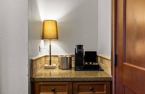 Olympic Valley Condominio | Valley-view hotel studio with pool, hot tub, golf & other resort amenities