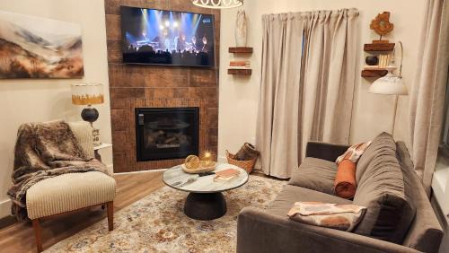 Timberline Casa | Valley View Resort Cabin 16, 1-Bed, Modern-Luxury with Hot Tub in Canaan Valley, WV