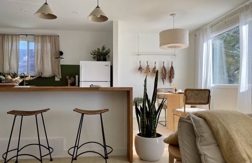 Moose Jaw Casa | Valley View Retreat (baby & child friendly)