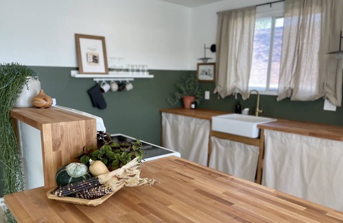 Moose Jaw Casa | Valley View Retreat (baby & child friendly)