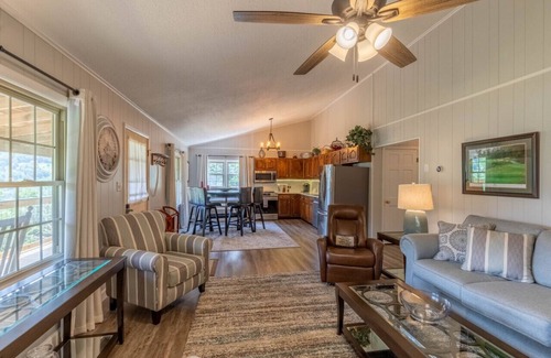 Canton Casa | Valley View - Swing into paradise with golf and majestic mountain views!