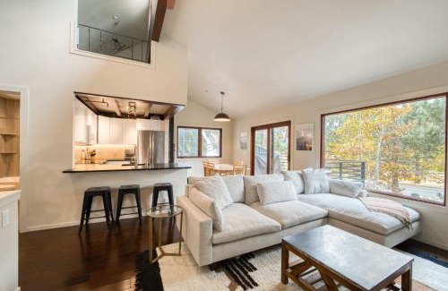 Olympic Valley Casa | Valley View Townhome # 10 at Palisades by Tahoe Getaways - Shuttle & Walk to the Village!