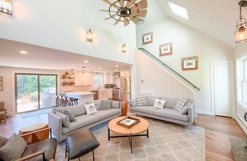 West Dover Apartamento | Valley View Villa - Modern Farmhouse W/ Hot Tub