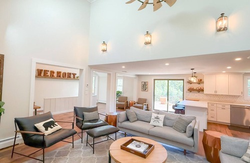 West Dover Apartamento | Valley View Villa - Modern Farmhouse W/ Hot Tub