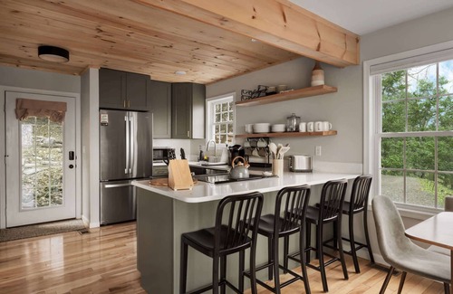 Sleepy Hollow Chalet De Esquí | Valley Views, Hot Tub, Deck, Screened Porch & WiFi