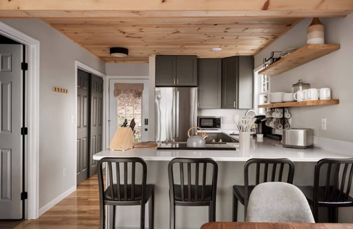 Sleepy Hollow Chalet De Esquí | Valley Views, Hot Tub, Deck, Screened Porch & WiFi