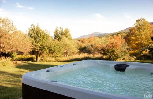 Durham Casa | Valley VIEWS! Hot tub, Game Room, Acres to Roam!