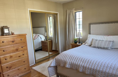Valley Glen Casa | Valley Village Charmer that’s pet friendly w a huge back yard!!