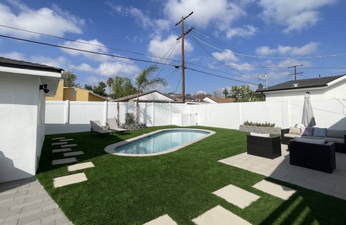 Valley Glen Casa | Valley Village Three Bedroom House w/ Pool & Yard