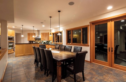 Golden Chalet De Esquí | Valleyview Chalet: 5-bedroom luxury mountain home