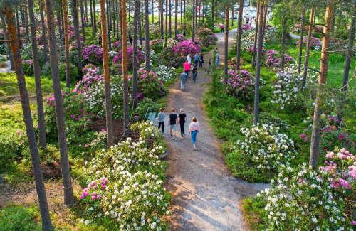 Raisio Apartamento | Valoisa yksiö parvekkeella
