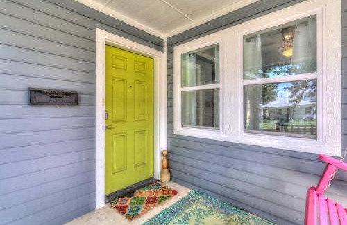 Central Oklahoma City Casa | Vals Eclectic Classen Cottage