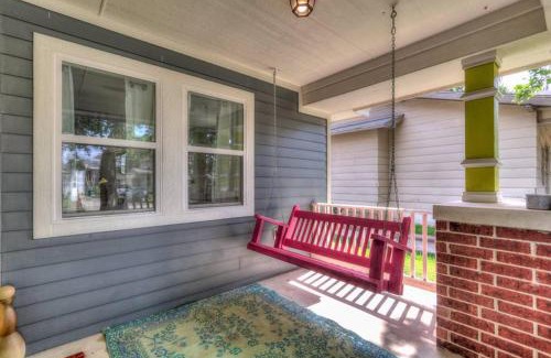 Central Oklahoma City Casa | Vals Eclectic Classen Cottage