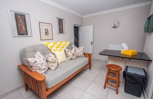 Betty's Bay Casa | Van Den Berg's Guesthouse
