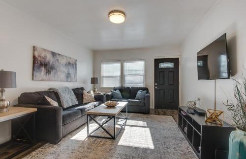 Sherman Oaks Apartamento | Van Nuys Abode with Patio, 7 Mi to Universal Studios