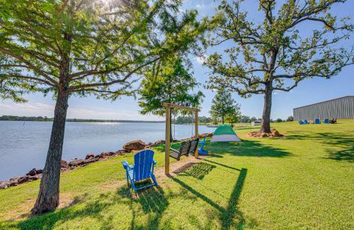 Van Casa | Van Vacation Retreat with Private 300-Acre Lake!