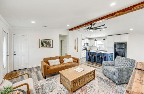 Van Casa | Van Vacation Retreat with Private 300-Acre Lake!