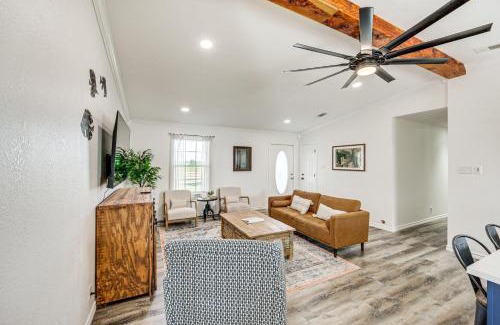 Van Casa | Van Vacation Retreat with Private 300-Acre Lake!