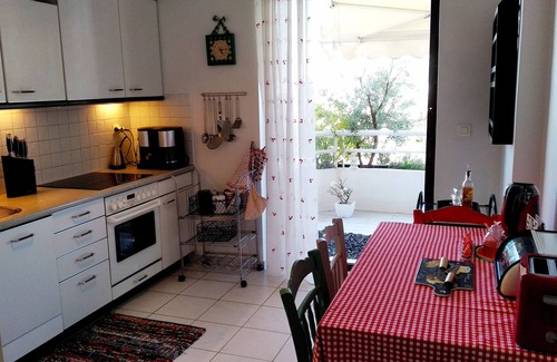 Marousi Apartamento | Ático de Vana con cómodo y relajante balcón totalmente amueblado.
