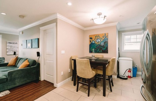Mount Pleasant Casa | Vancouver - Beautiful and Bright 3bdrm Home